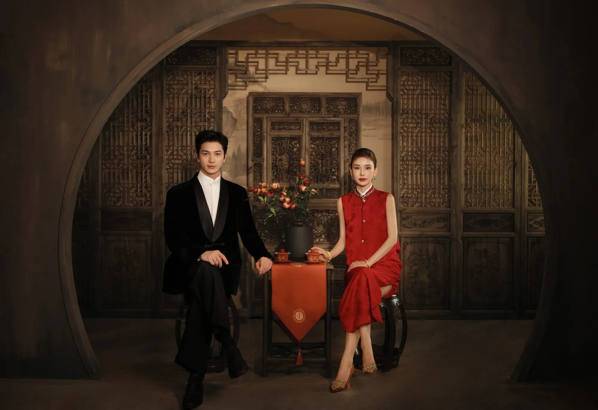 新中式月门下的中式婚纱照 —— 引力片场 Allure Studios